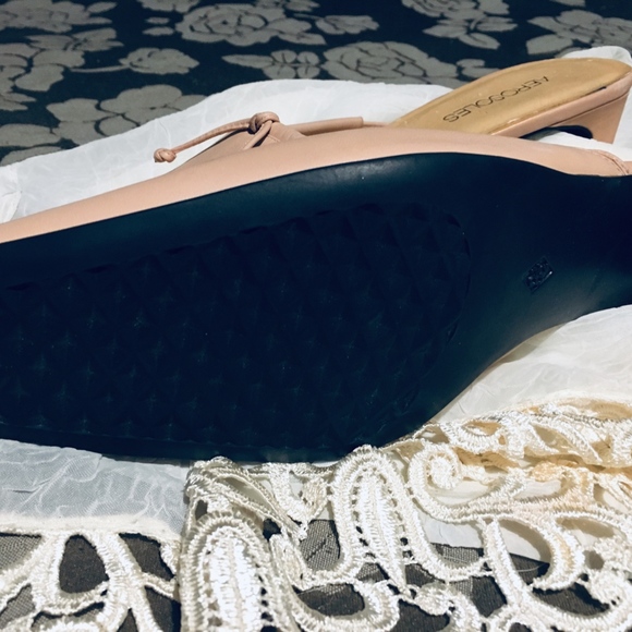 Aerosoles Women's Slip On heels Size 8.5B Used - Picture 4 of 8